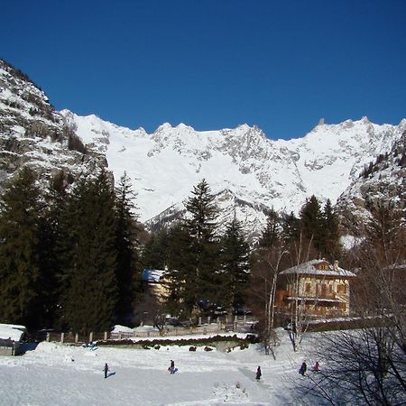 Hotel Lo Scoiattolo Courmayeur Exteriér fotografie