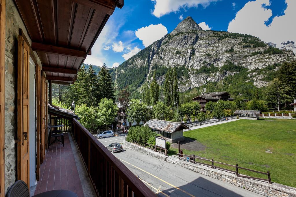 Hotel Lo Scoiattolo Courmayeur Exteriér fotografie