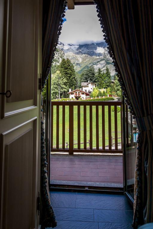 Hotel Lo Scoiattolo Courmayeur Exteriér fotografie