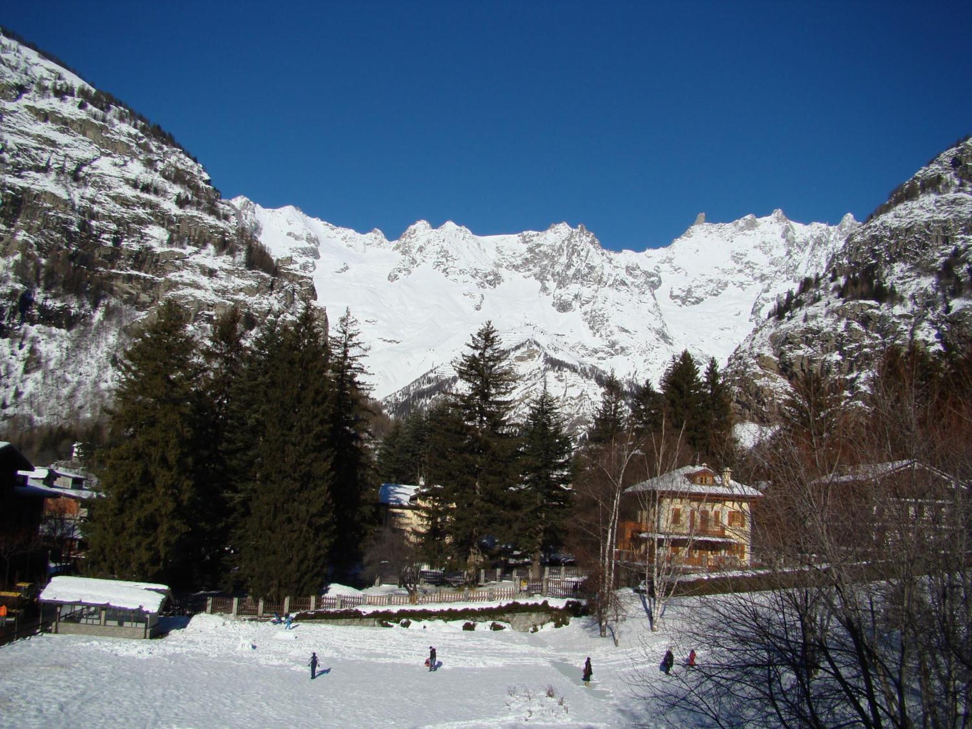 Hotel Lo Scoiattolo Courmayeur Exteriér fotografie
