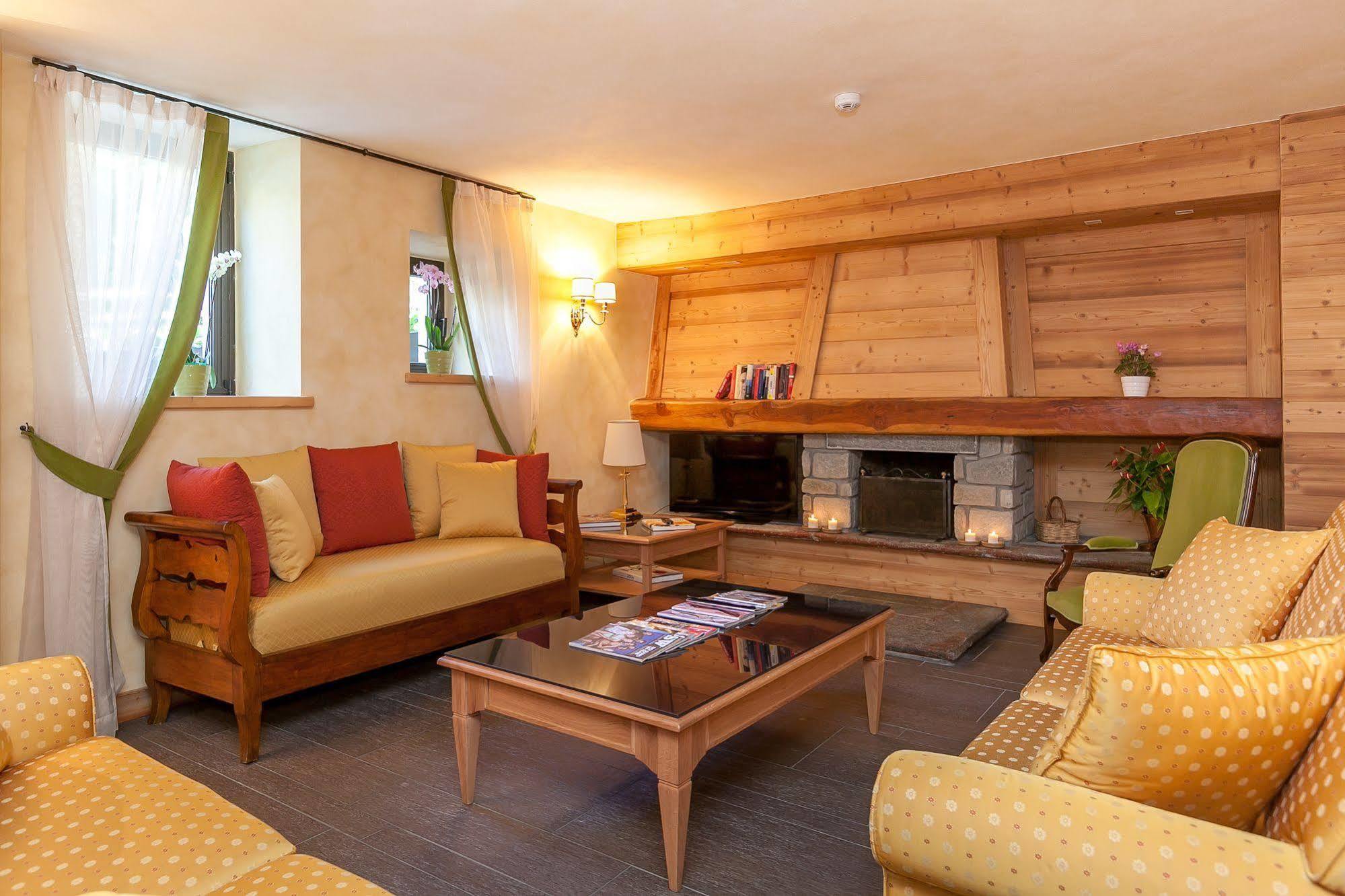 Hotel Lo Scoiattolo Courmayeur Exteriér fotografie