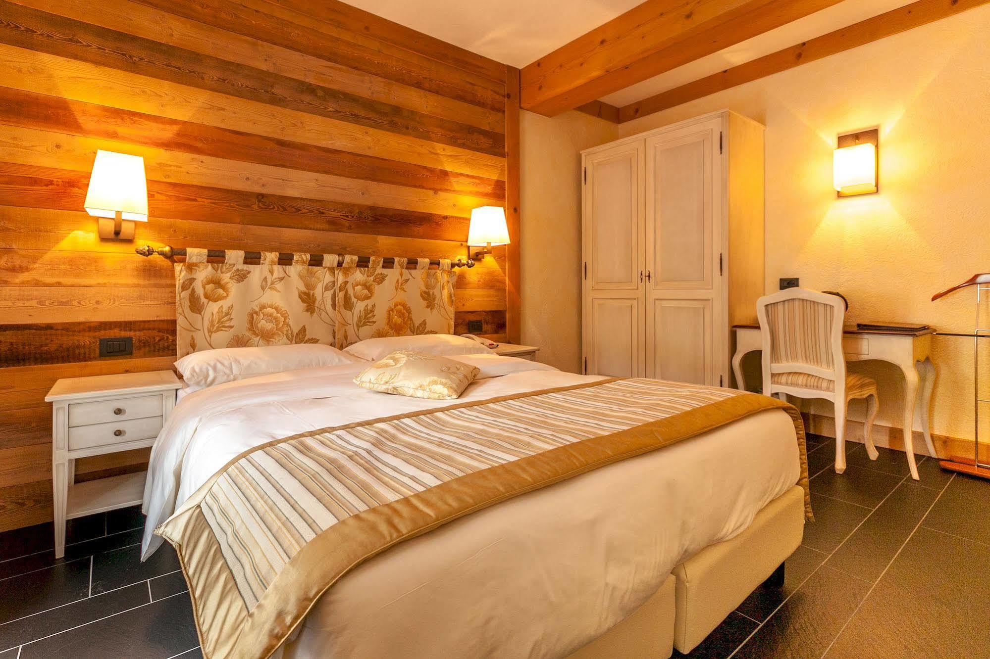 Hotel Lo Scoiattolo Courmayeur Exteriér fotografie