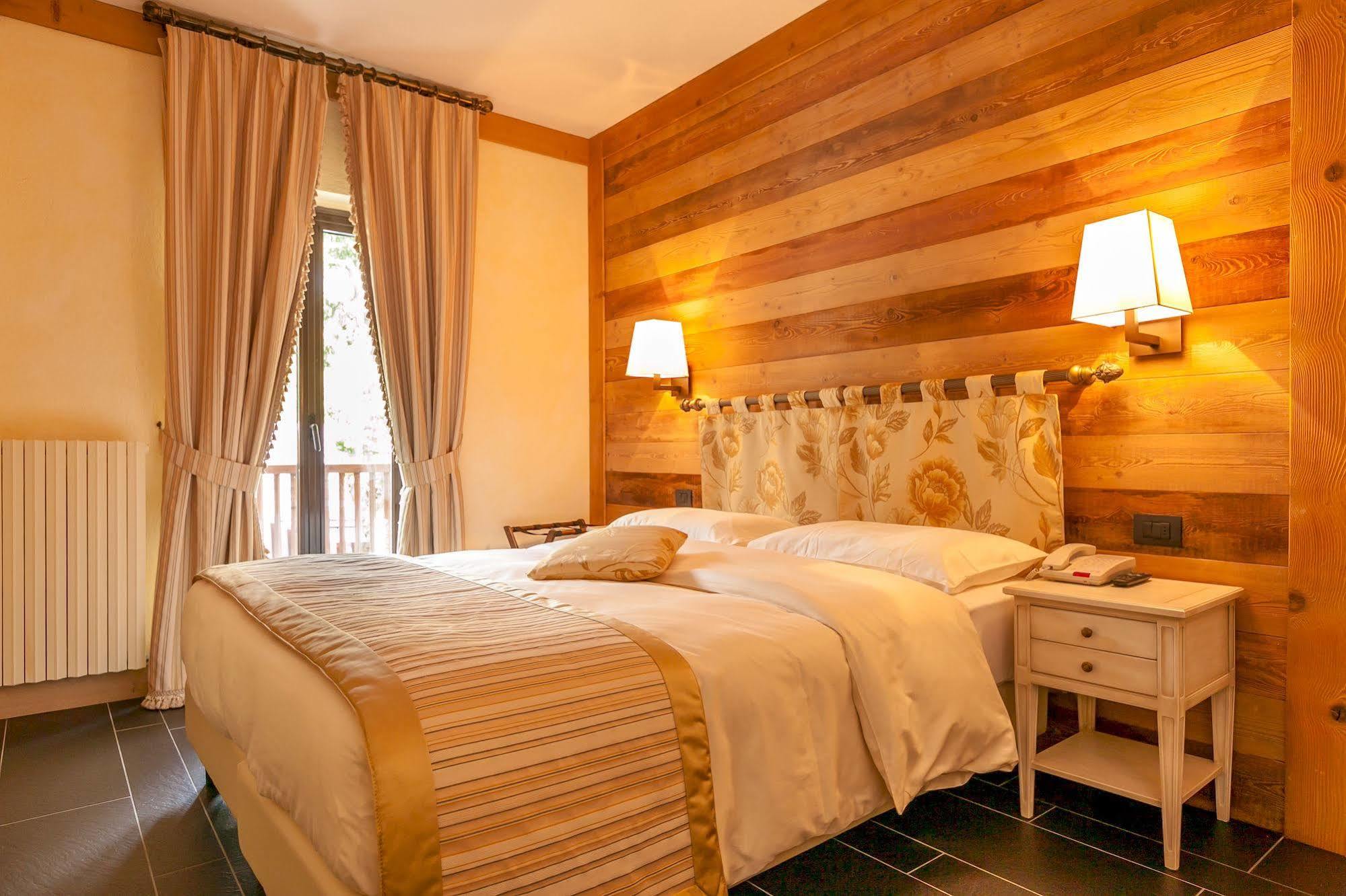 Hotel Lo Scoiattolo Courmayeur Exteriér fotografie