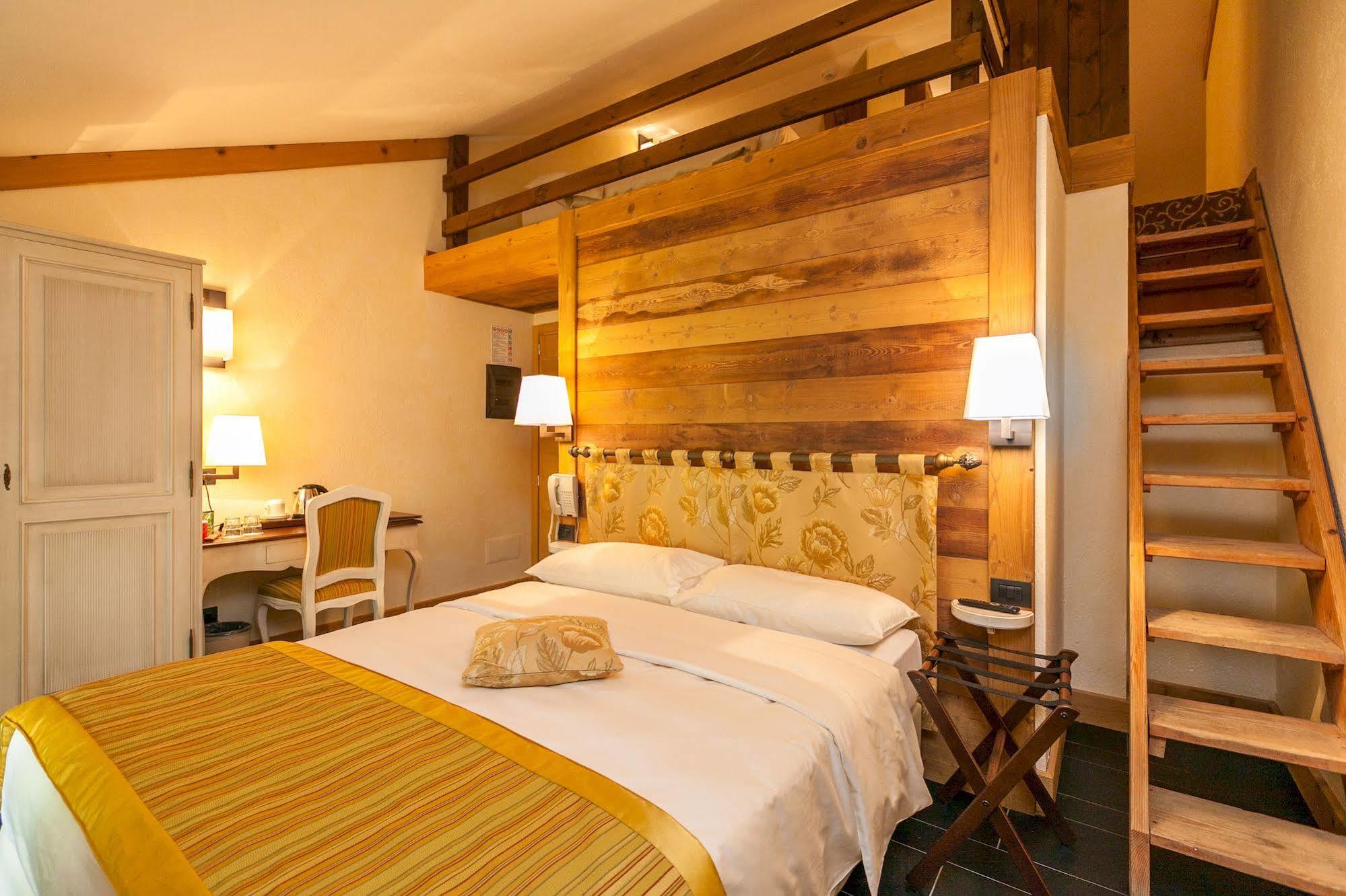 Hotel Lo Scoiattolo Courmayeur Exteriér fotografie