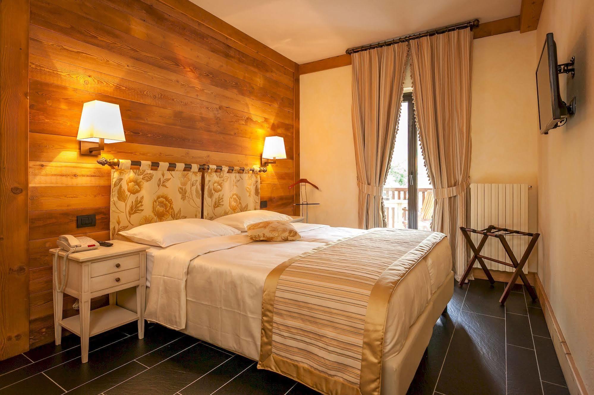 Hotel Lo Scoiattolo Courmayeur Exteriér fotografie