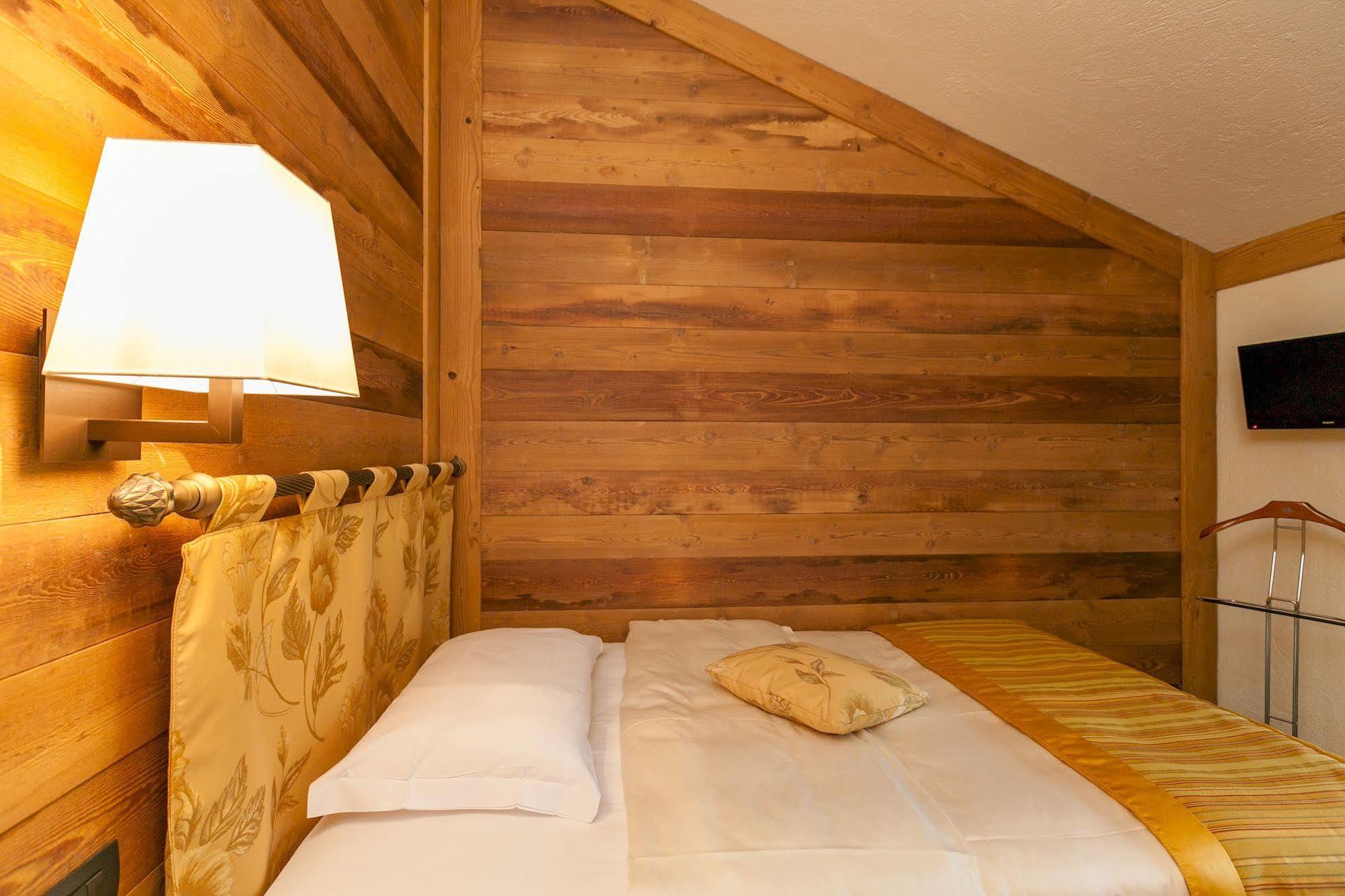 Hotel Lo Scoiattolo Courmayeur Exteriér fotografie