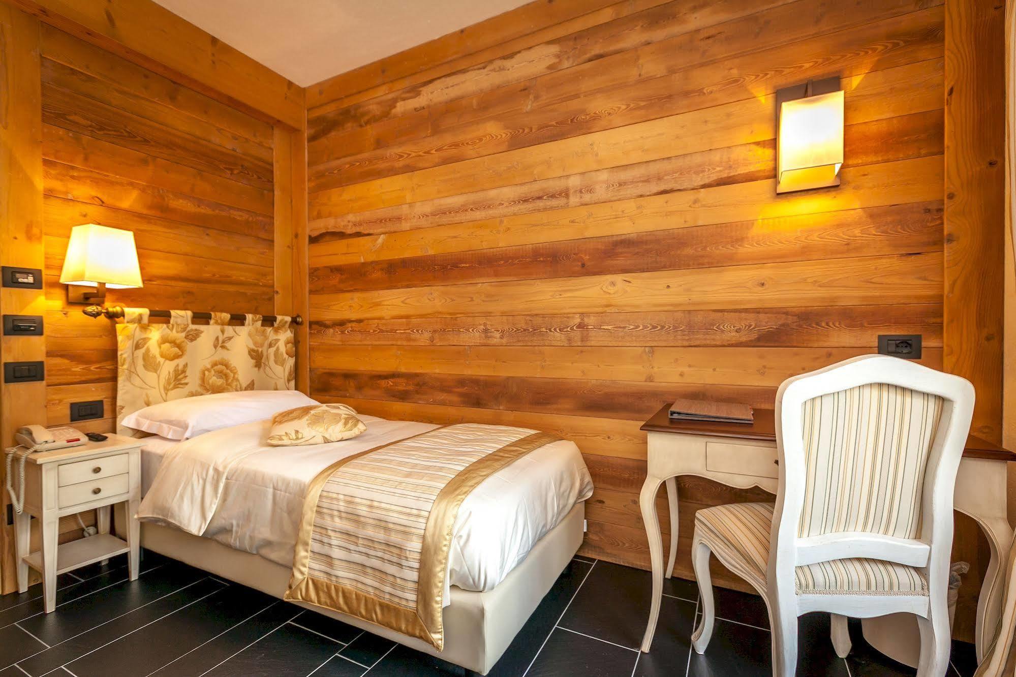 Hotel Lo Scoiattolo Courmayeur Exteriér fotografie