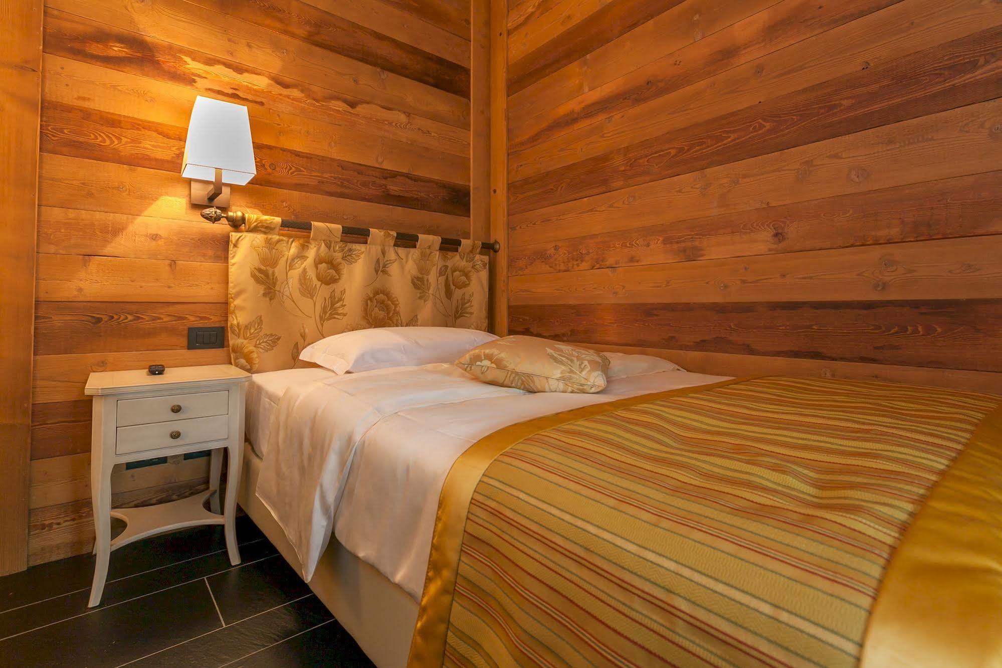 Hotel Lo Scoiattolo Courmayeur Exteriér fotografie